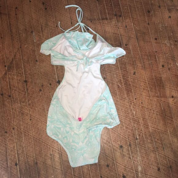 Victoria’s Secret M cutout sides ruffle neck halter tie swimsuit - Picture 2 of 3